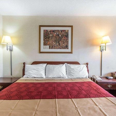 Econo Lodge Calhoun Luaran gambar