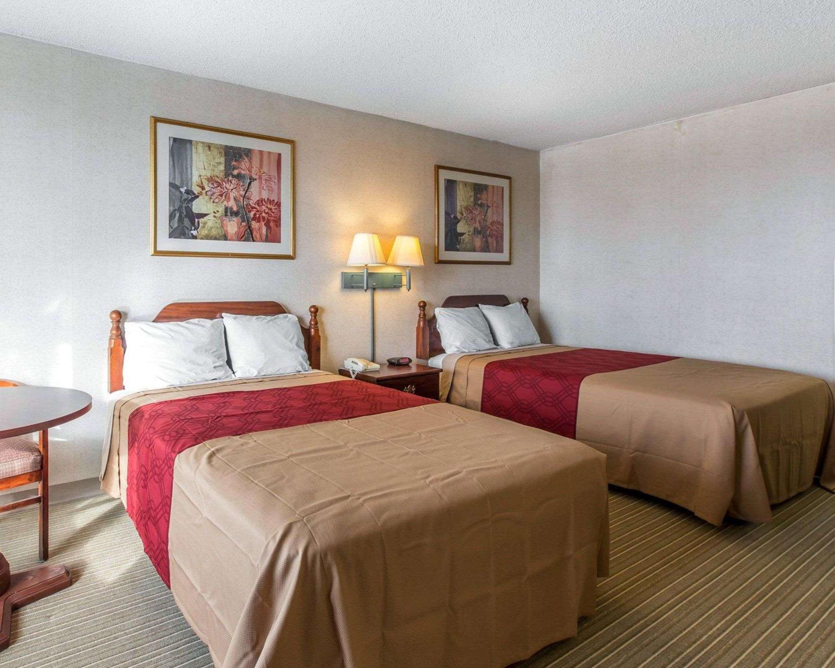 Econo Lodge Calhoun Luaran gambar