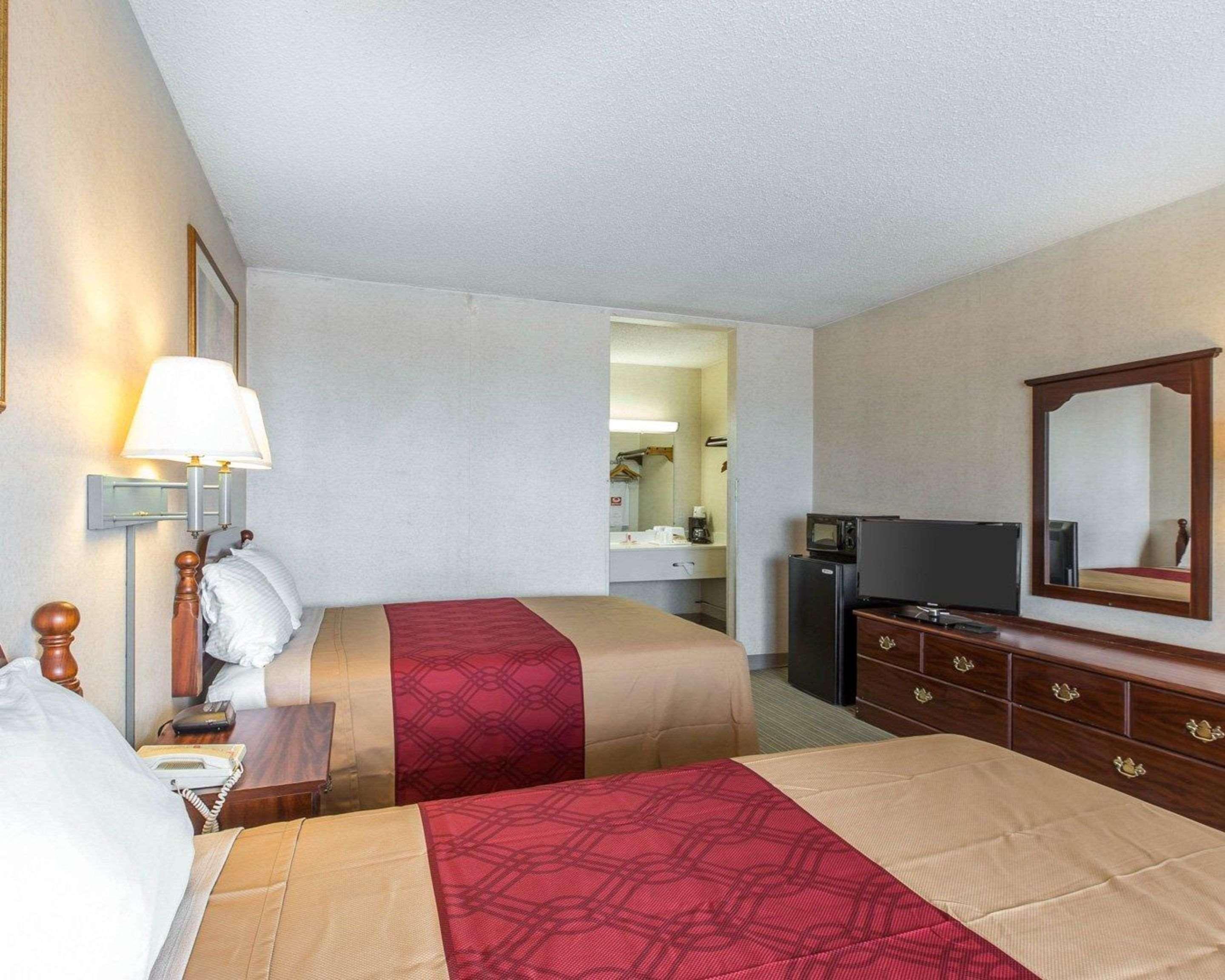 Econo Lodge Calhoun Luaran gambar