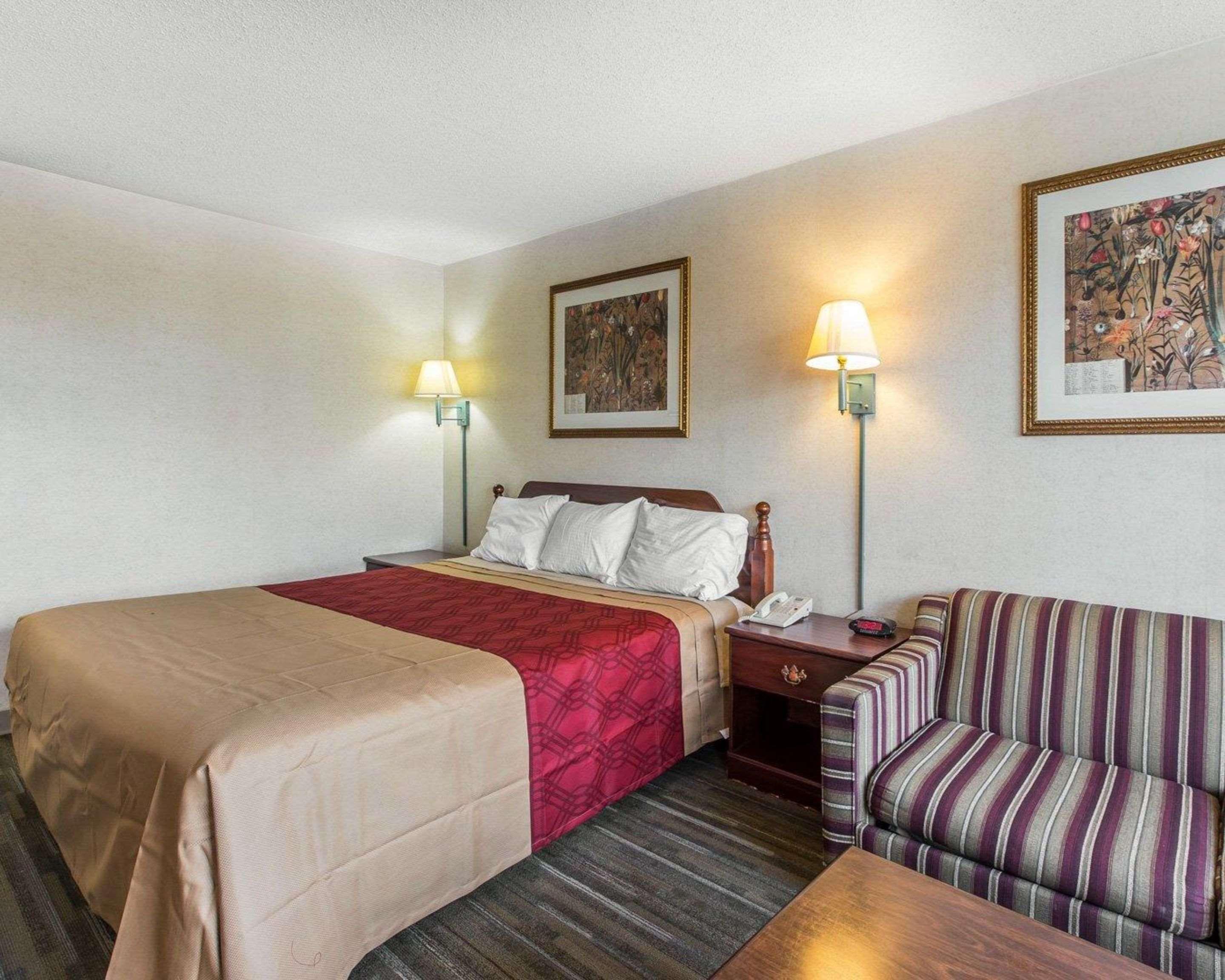 Econo Lodge Calhoun Luaran gambar
