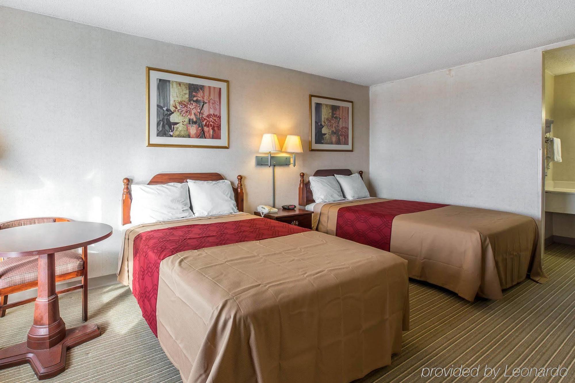 Econo Lodge Calhoun Luaran gambar