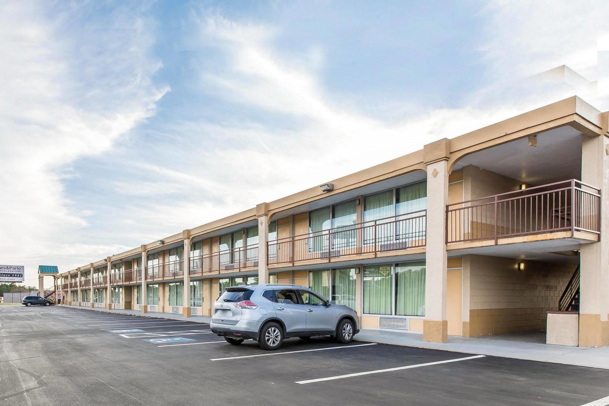 Econo Lodge Calhoun Luaran gambar