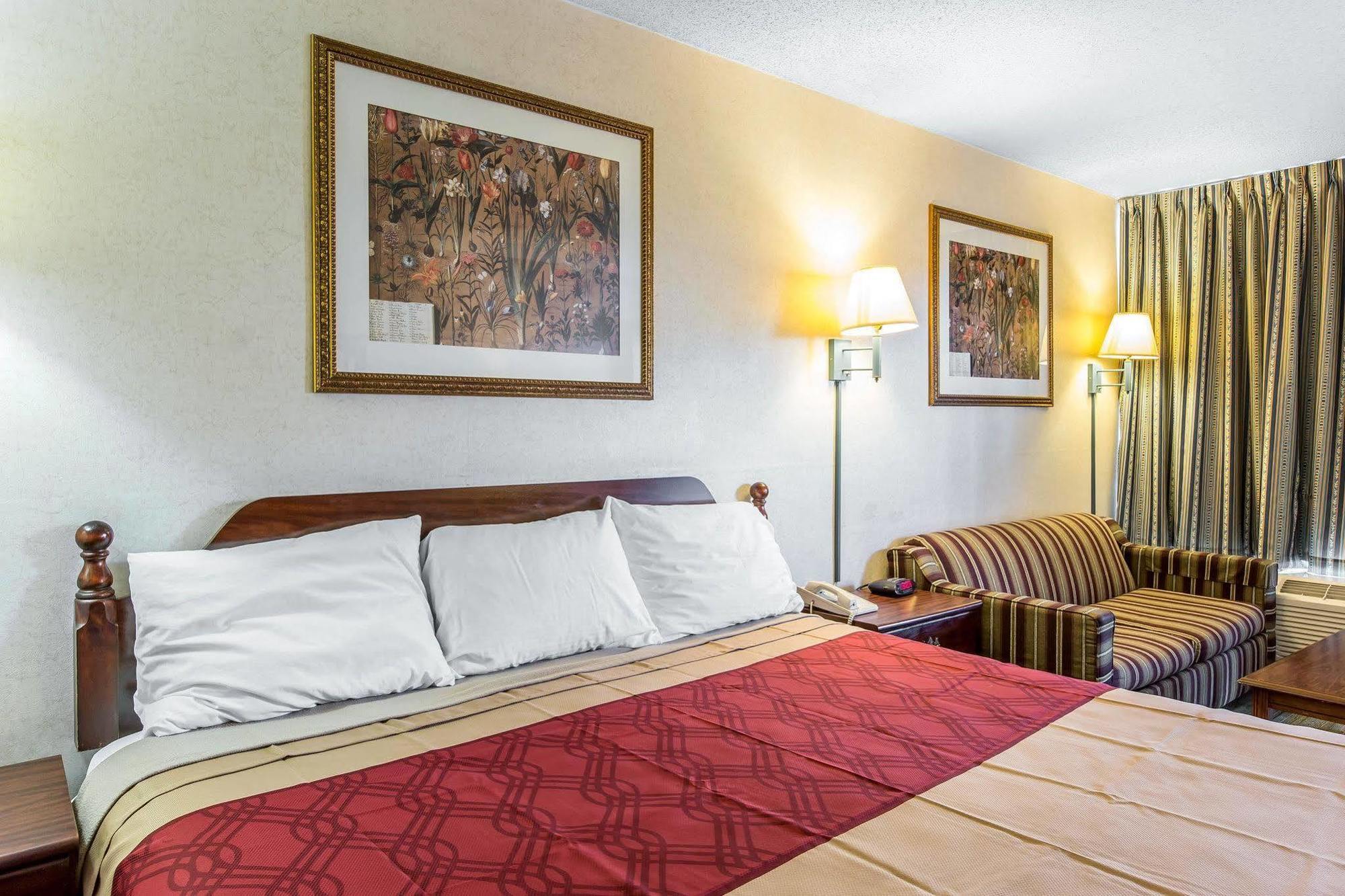 Econo Lodge Calhoun Luaran gambar